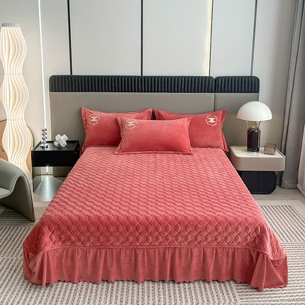 羋多家纺 210g婴儿绒床盖三件套牛奶绒床裙刺绣四件套深豆沙