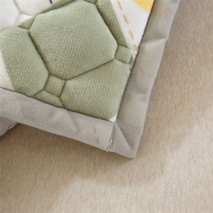 91家纺网 家纺一手货源 找家纺 东宇 2024年新款A类抗菌牛奶绒大床加厚床垫 格子熊