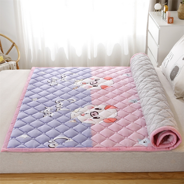 91家纺网 家纺一手货源 找家纺 东宇 2024年新款A类抗菌牛奶绒大床加厚床垫 晚安猪