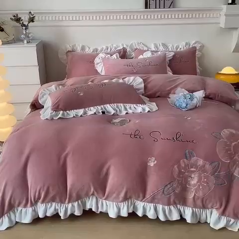 91家纺网 家纺一手货源 找家纺 凯美家居 2023新款牛奶绒刺绣四件套 浪漫花语 豆沙