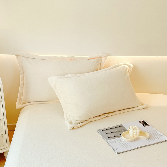 91家纺网 家纺一手货源 找家纺 2023年新款多功能毛毯牛奶绒床单三件套 米白