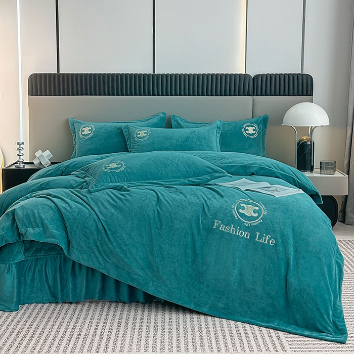 91家纺网 家纺一手货源 找家纺 （总）羋多 2023年新款210g婴儿绒床盖三件套牛奶绒床裙刺绣四件套