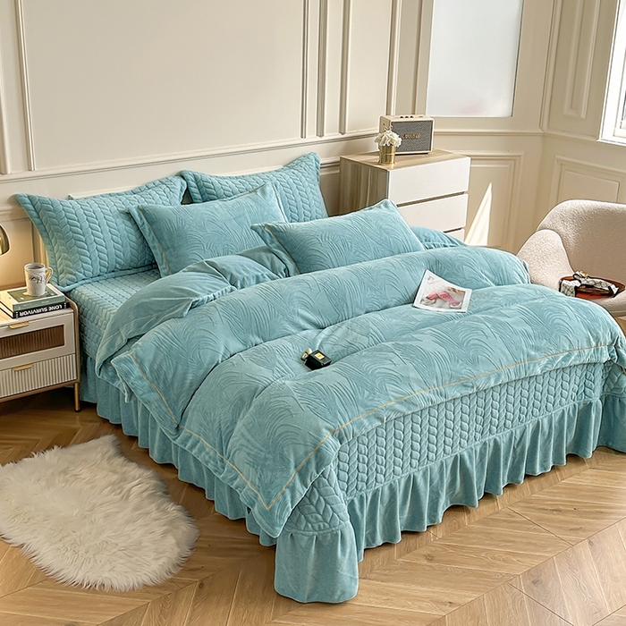 91家纺网 家纺一手货源 找家纺 金艾草 2023新款牛奶绒立体雕花夹棉床盖四件套 雕花绒-绿色