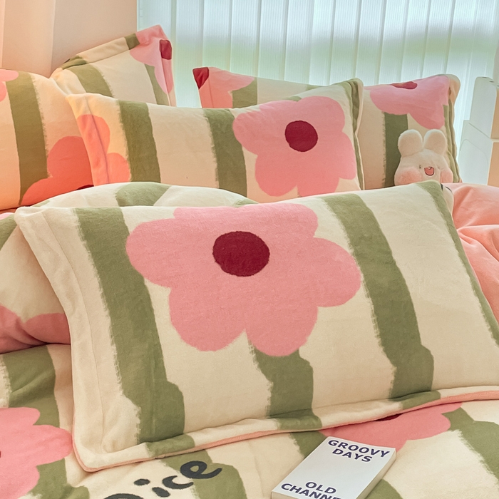 91家纺网 家纺一手货源 找家纺 呗旺鹿 2023新款加厚高克重印花牛奶绒四件套直播爆款 花漾