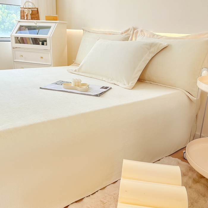 91家纺网 家纺一手货源 找家纺 2023年新款多功能毛毯牛奶绒床单三件套 米白