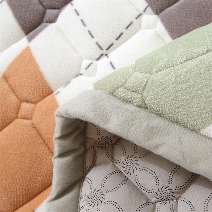 91家纺网 家纺一手货源 找家纺 东宇 2024年新款A类抗菌牛奶绒大床加厚床垫 格子熊