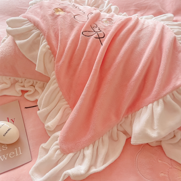 91家纺网 家纺一手货源 找家纺 凯美家居 2023新款牛奶绒刺绣四件套 浪漫花语 梦粉