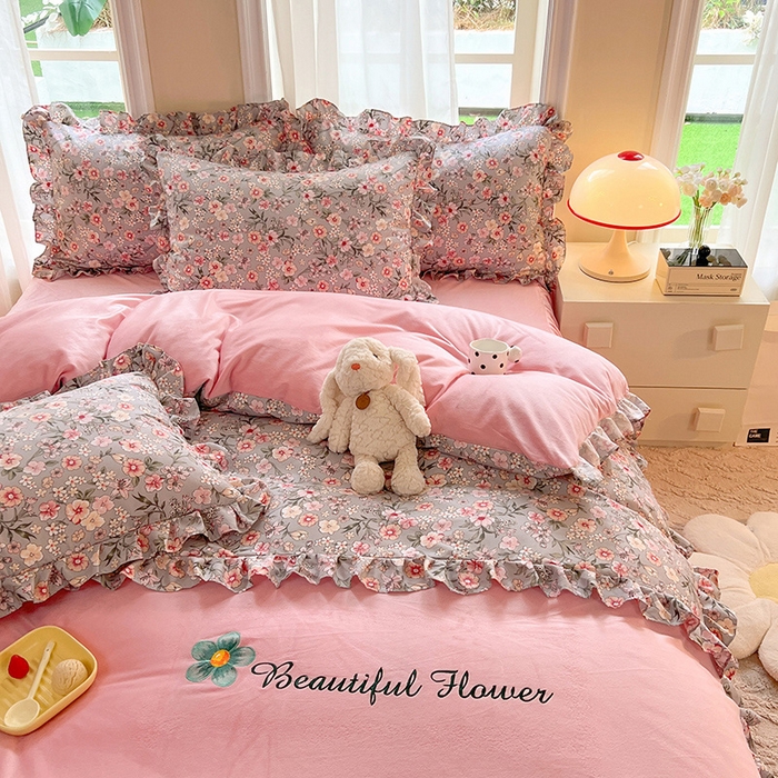 91家纺网 家纺一手货源 找家纺 绒兔兔 2023新款双层纱棉加牛奶绒四件套 绒-花满庭