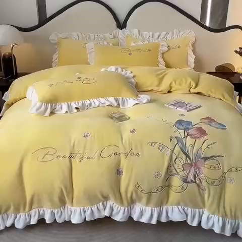 91家纺网 家纺一手货源 找家纺 凯美家居 2023新款牛奶绒刺绣四件套 温婉 亮黄