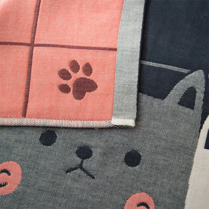 91家纺网 家纺一手货源 找家纺 朴尔家纺-毛巾被 2023新款卡通AB组合全棉四层纱布枕巾 两只小猫-藏青