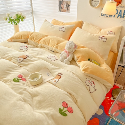 91家纺网 家纺一手货源 找家纺 韩都 2023新款冬季加厚牛奶绒毛巾绣四件套 加厚牛奶绒-乐趣绒