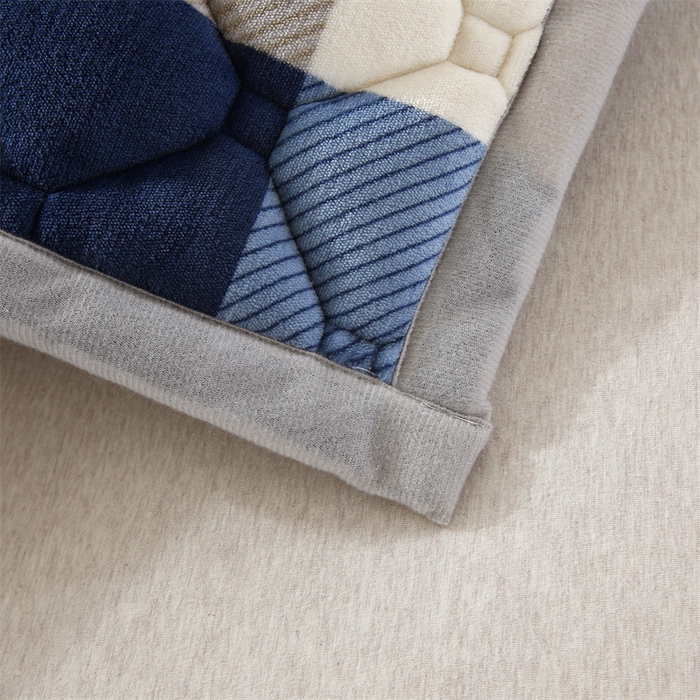 91家纺网 家纺一手货源 找家纺 东宇 2024年新款A类抗菌牛奶绒大床加厚床垫 格子蓝