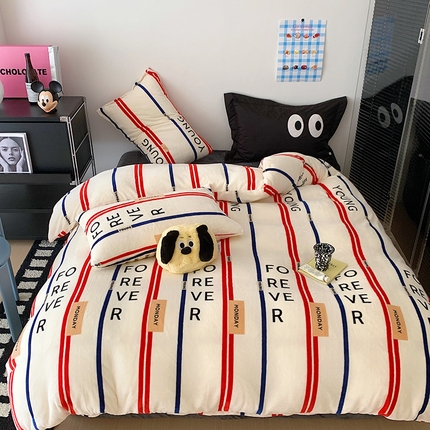 91家纺网 家纺一手货源 找家纺 （总）桃子家居 2023新款ins甜酷渐变字母y2k风高克重牛奶绒四件套