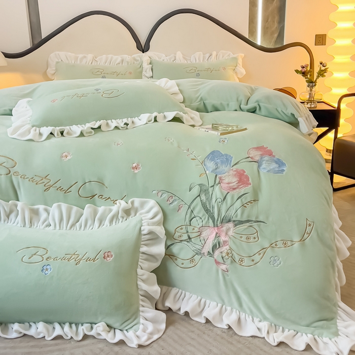 91家纺网 家纺一手货源 找家纺 凯美家居 2023新款牛奶绒刺绣四件套 温婉 嫩绿