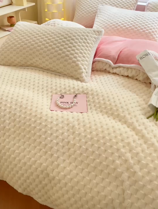 91家纺网 家纺一手货源 找家纺 梦之岛 2023包边AB面牛奶绒印染提花金龟绒加厚保暖四件套 金龟绒-奶昔白+浅粉