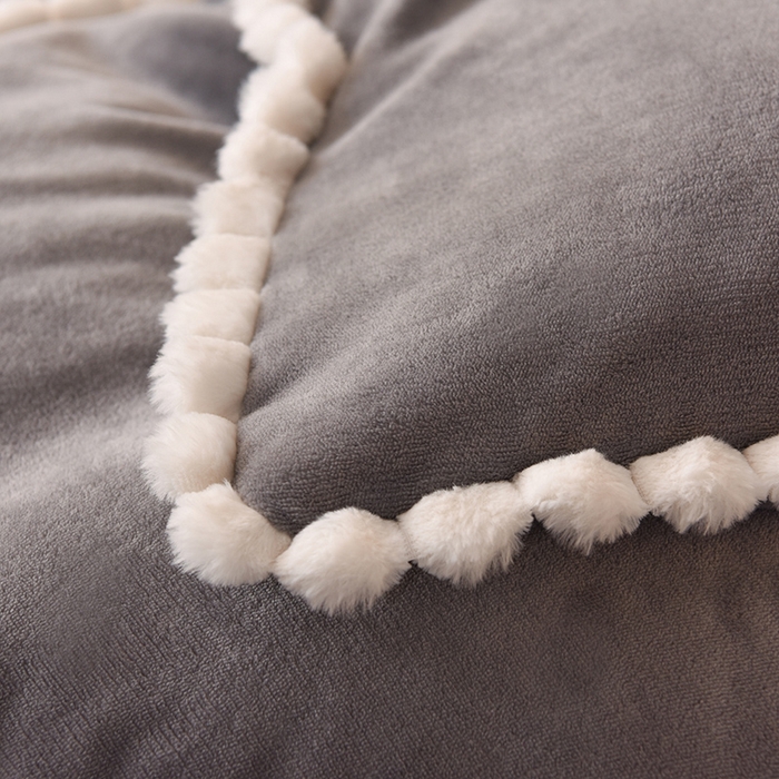 91家纺网 家纺一手货源 找家纺 艾米家居 2023新款秋冬牛奶绒刺绣花边四件套-幸运兔 灰色
