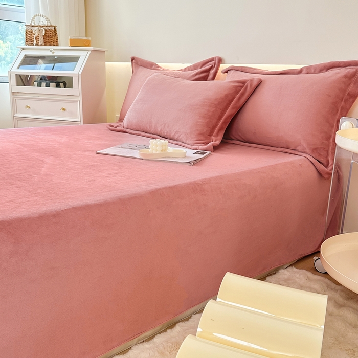 91家纺网 家纺一手货源 找家纺 2023年新款多功能毛毯牛奶绒床单三件套 石榴红