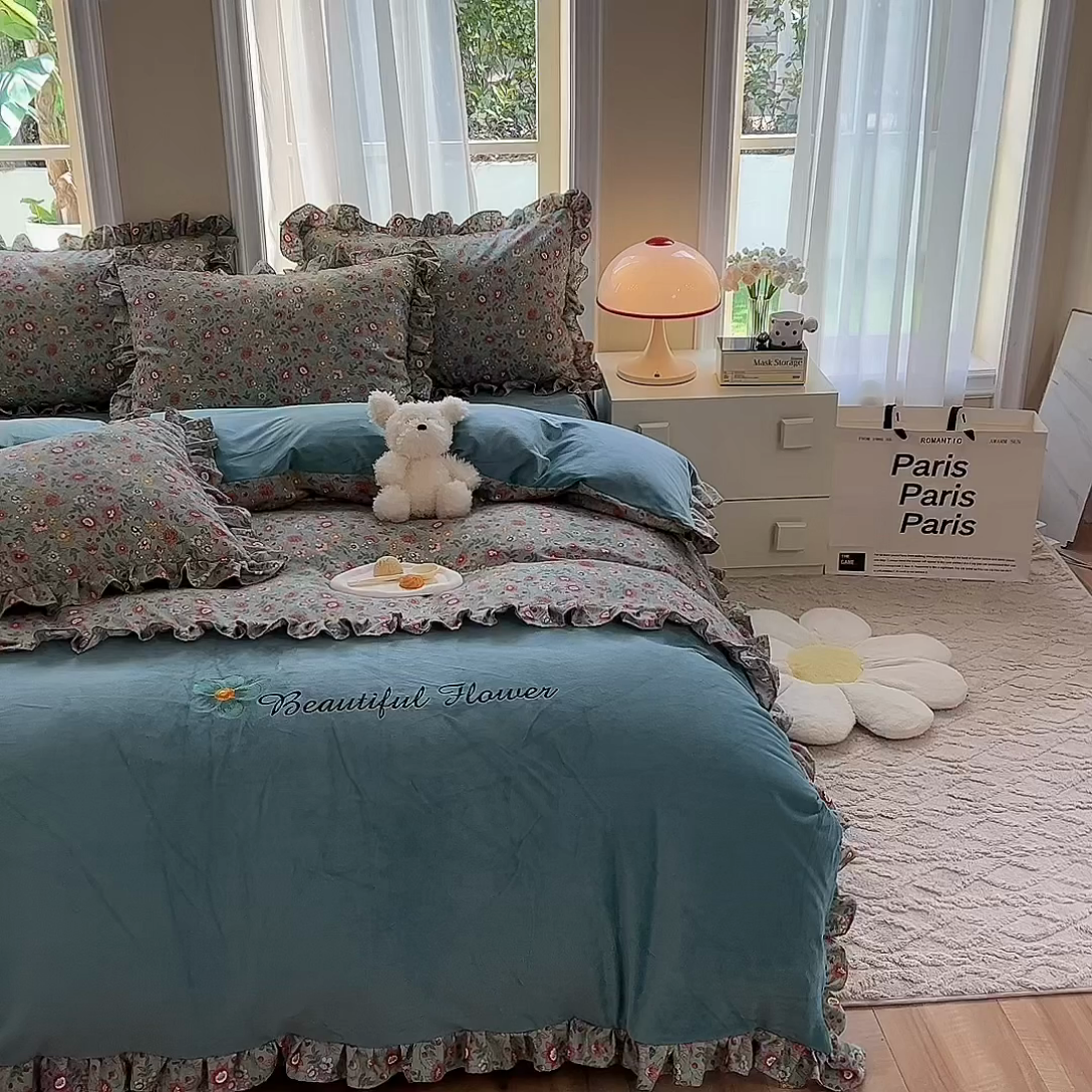 91家纺网 家纺一手货源 找家纺 绒兔兔 2023新款双层纱棉加牛奶绒四件套 绒-秘密花园