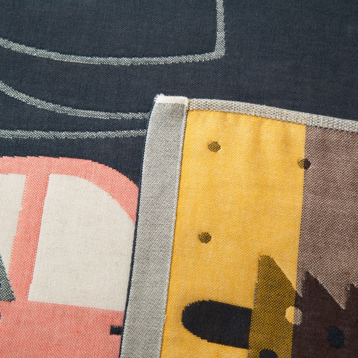 91家纺网 家纺一手货源 找家纺 朴尔家纺-毛巾被 2023新款卡通AB组合全棉四层纱布枕巾 彩虹恐龙-藏青