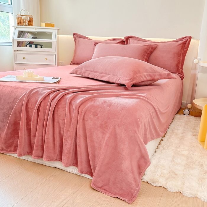 91家纺网 家纺一手货源 找家纺 2023年新款多功能毛毯牛奶绒床单三件套 石榴红