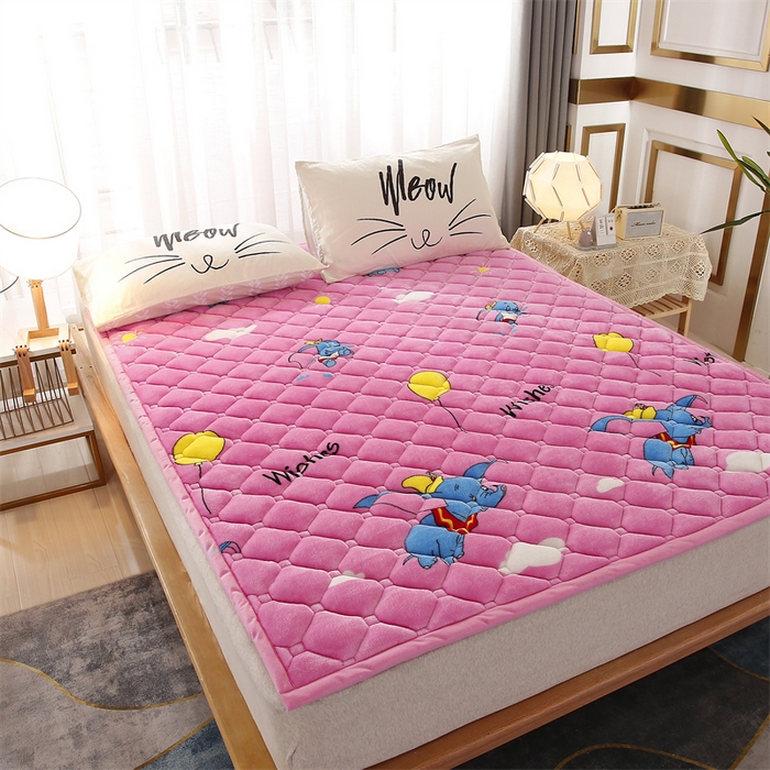 91家纺网 家纺一手货源 找家纺 东宇 2024年新款A类抗菌牛奶绒大床加厚床垫 小飞象