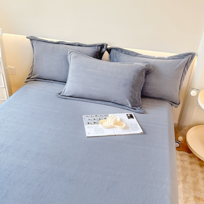 91家纺网 家纺一手货源 找家纺 2023年新款多功能毛毯牛奶绒床单三件套 星际灰