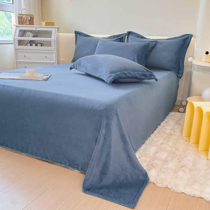 91家纺网 家纺一手货源 找家纺 2023年新款多功能毛毯牛奶绒床单三件套 水墨蓝