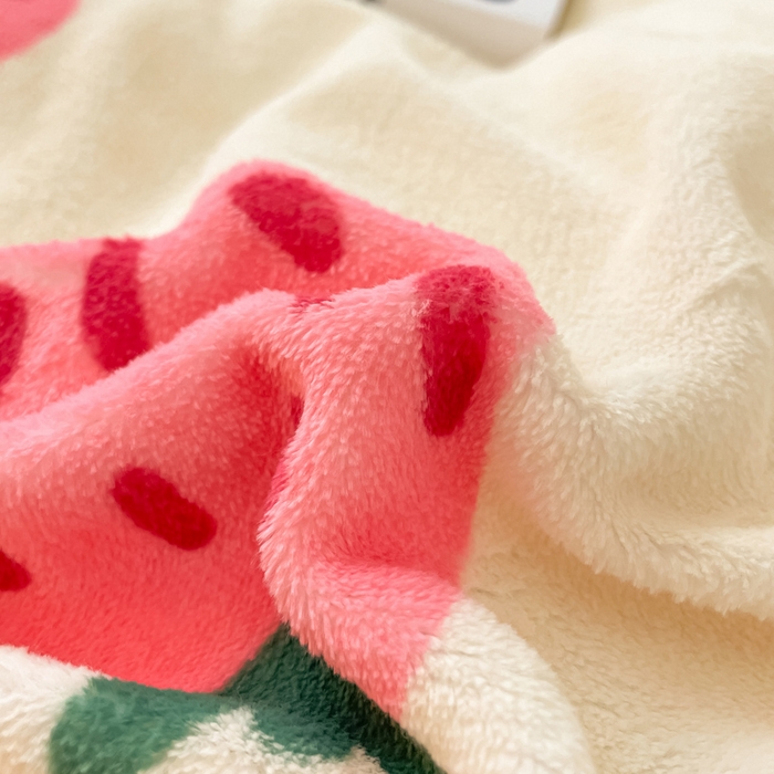 91家纺网 家纺一手货源 找家纺 呗旺鹿 2023新款加厚高克重印花牛奶绒四件套直播爆款 有颗草莓