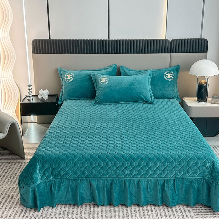 91家纺网 家纺一手货源 找家纺 羋多家纺 210g婴儿绒床盖三件套牛奶绒床裙刺绣四件套墨绿