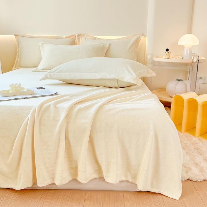 91家纺网 家纺一手货源 找家纺 2023年新款多功能毛毯牛奶绒床单三件套 米白