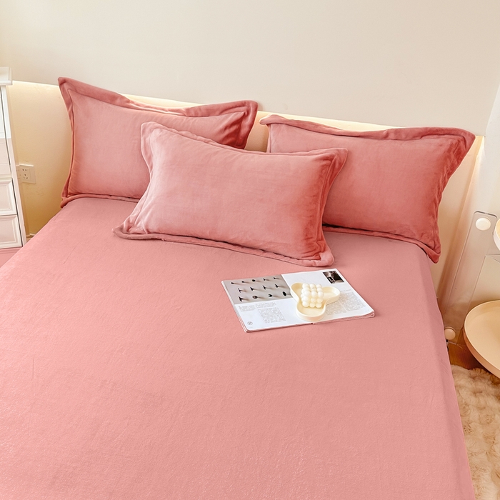 91家纺网 家纺一手货源 找家纺 2023年新款多功能毛毯牛奶绒床单三件套 石榴红