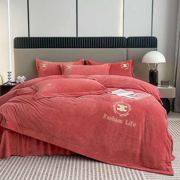 91家纺网 家纺一手货源 找家纺 羋多家纺 210g婴儿绒床盖三件套牛奶绒床裙刺绣四件套深豆沙