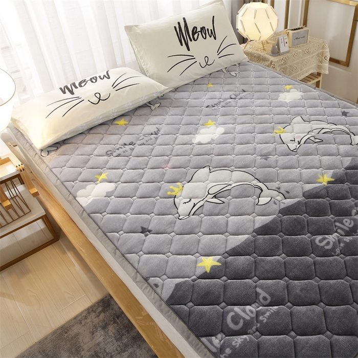 91家纺网 家纺一手货源 找家纺 东宇 2024年新款A类抗菌牛奶绒大床加厚床垫 小海豚