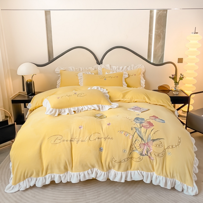 91家纺网 家纺一手货源 找家纺 凯美家居 2023新款牛奶绒刺绣四件套 温婉 亮黄