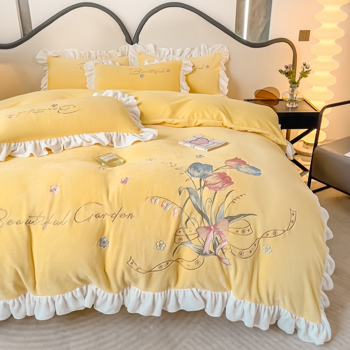 91家纺网 家纺一手货源 找家纺 凯美家居 2023新款牛奶绒刺绣四件套 温婉 亮黄