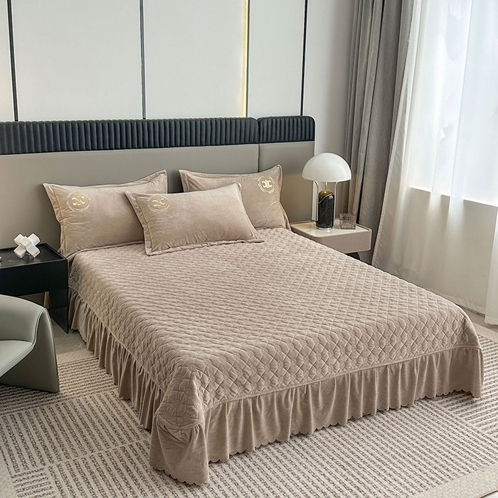 91家纺网 家纺一手货源 找家纺 羋多家纺 210g婴儿绒床盖三件套牛奶绒床裙刺绣四件套卡其