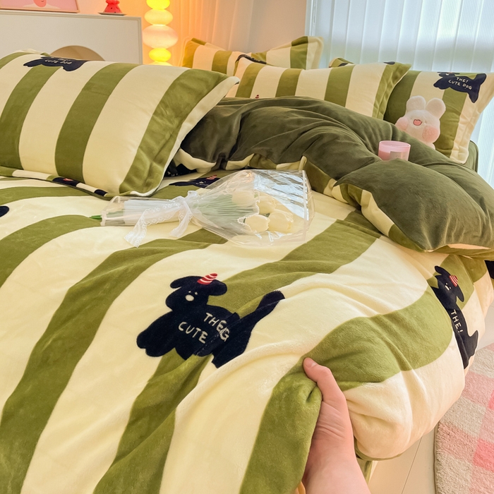 91家纺网 家纺一手货源 找家纺 呗旺鹿 2023新款加厚高克重印花牛奶绒四件套直播爆款 奔跑的曲奇