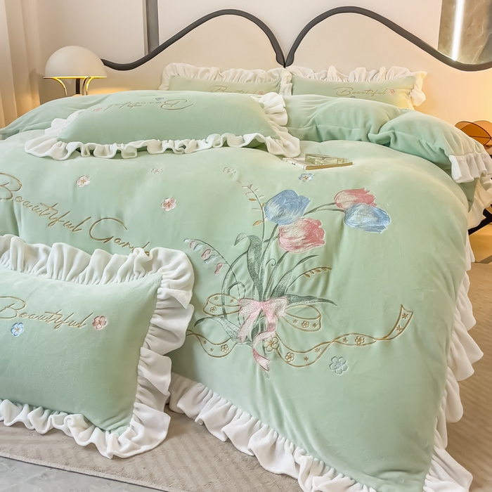 91家纺网 家纺一手货源 找家纺 凯美家居 2023新款牛奶绒刺绣四件套 温婉 嫩绿