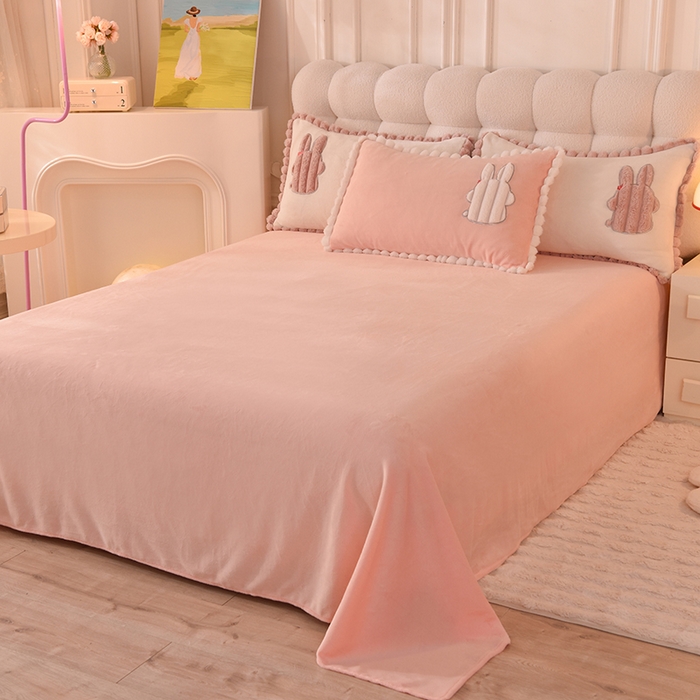 91家纺网 家纺一手货源 找家纺 艾米家居 2023新款秋冬牛奶绒刺绣花边四件套-幸运兔 玉色