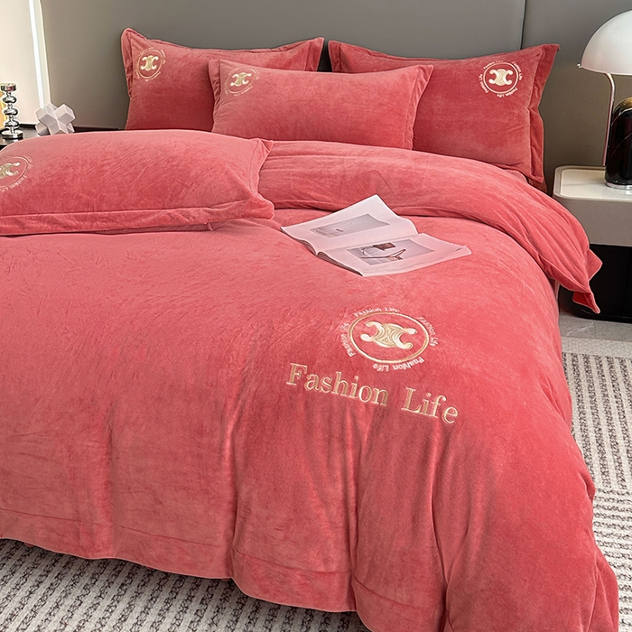 91家纺网 家纺一手货源 找家纺 羋多家纺 210g婴儿绒床盖三件套牛奶绒床裙刺绣四件套深豆沙