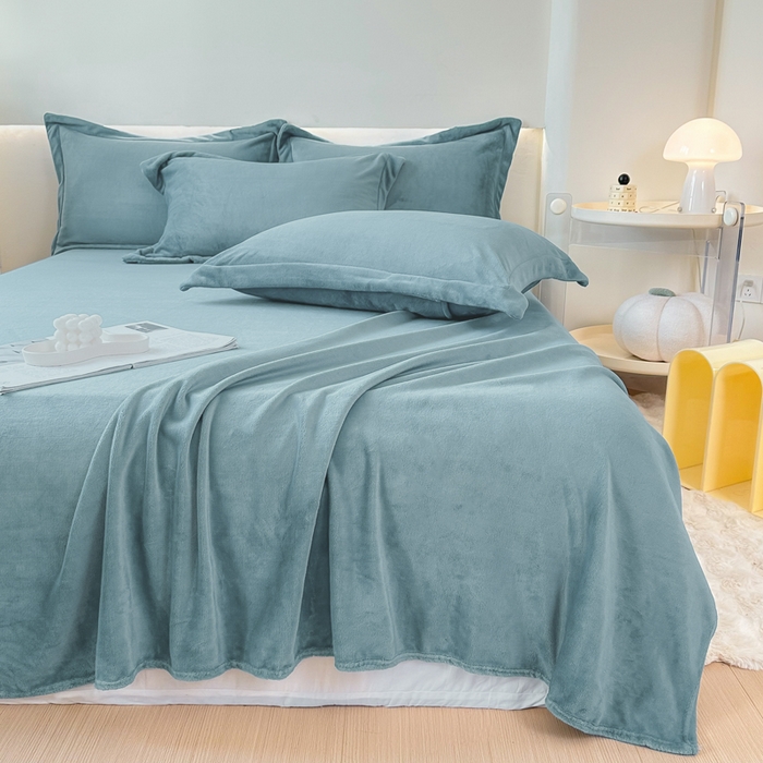 91家纺网 家纺一手货源 找家纺 2023年新款多功能毛毯牛奶绒床单三件套 冰岛绿