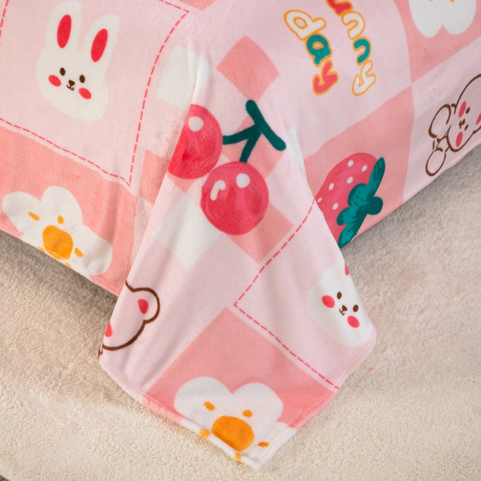 91家纺网 家纺一手货源 找家纺 侨鑫 2023新款云貂绒毛毯 草莓兔