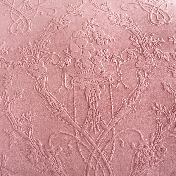 91家纺网 家纺一手货源 找家纺 金艾草 2023新款牛奶绒立体雕花夹棉床盖四件套 雕花绒-胭脂粉