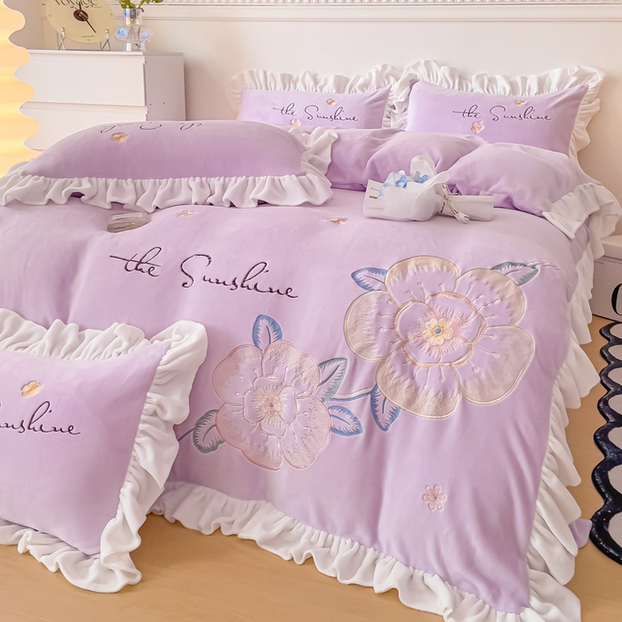 91家纺网 家纺一手货源 找家纺 凯美家居 2023新款牛奶绒刺绣四件套 浪漫花语 浅紫