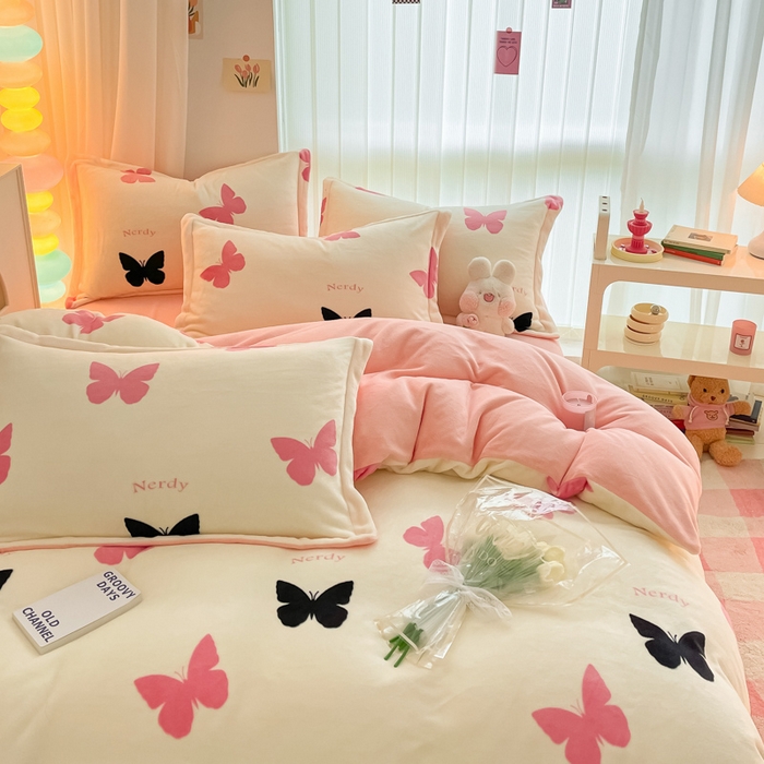 91家纺网 家纺一手货源 找家纺 呗旺鹿 2023新款加厚高克重印花牛奶绒四件套直播爆款 蝴蝶梦