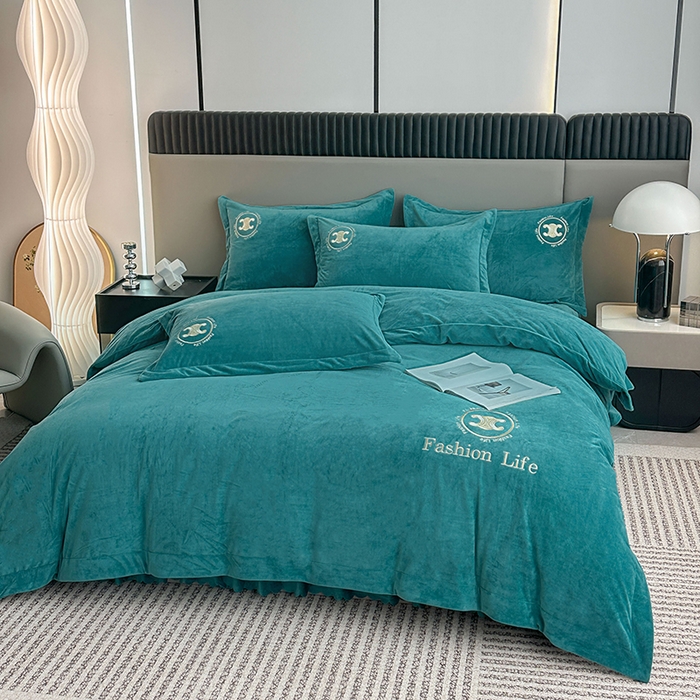 91家纺网 家纺一手货源 找家纺 羋多家纺 210g婴儿绒床盖三件套牛奶绒床裙刺绣四件套墨绿