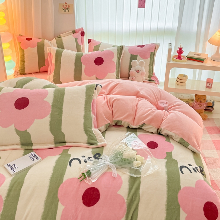 91家纺网 家纺一手货源 找家纺 呗旺鹿 2023新款加厚高克重印花牛奶绒四件套直播爆款 花漾