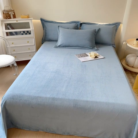 91家纺网 家纺一手货源 找家纺 2023年新款多功能毛毯牛奶绒床单三件套 星际灰