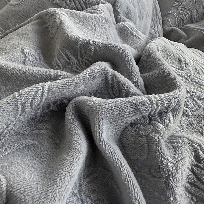 91家纺网 家纺一手货源 找家纺 金艾草 2023新款牛奶绒立体雕花夹棉床盖四件套 雕花绒-深灰