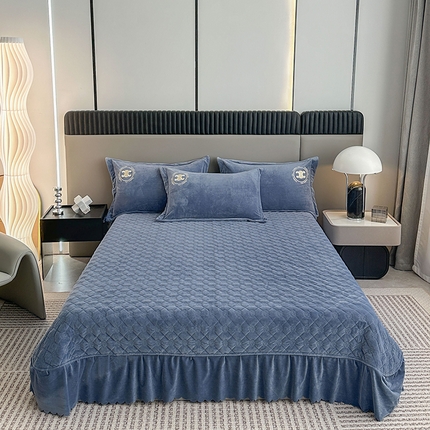 91家纺网 家纺一手货源 找家纺 羋多家纺 210g婴儿绒床盖三件套牛奶绒床裙刺绣四件套中兰